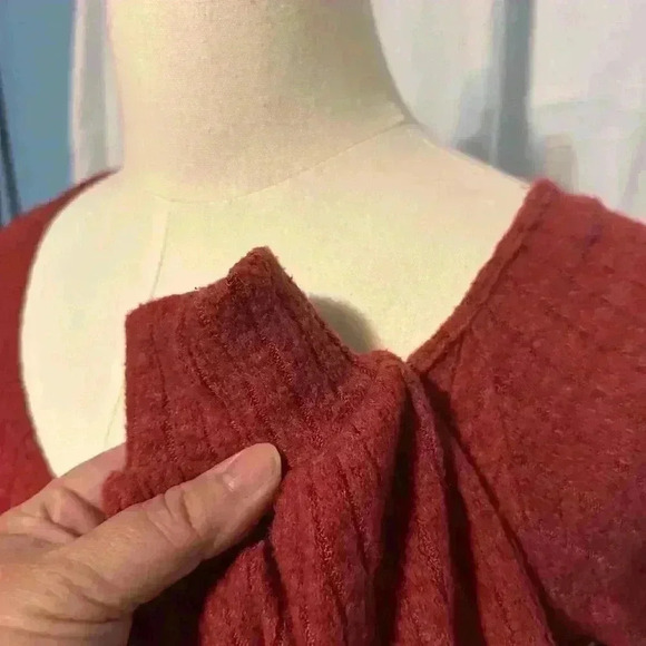 Lush Women’s Size S Cropped Sweater. Long Sleeve. Poly Blend. Burgundy - Picture 3 of 6